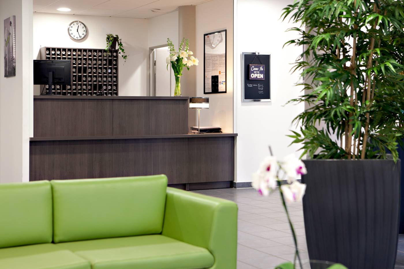 Aparthotel-Adagio-access-Paris-Asnieres-Lobby-12