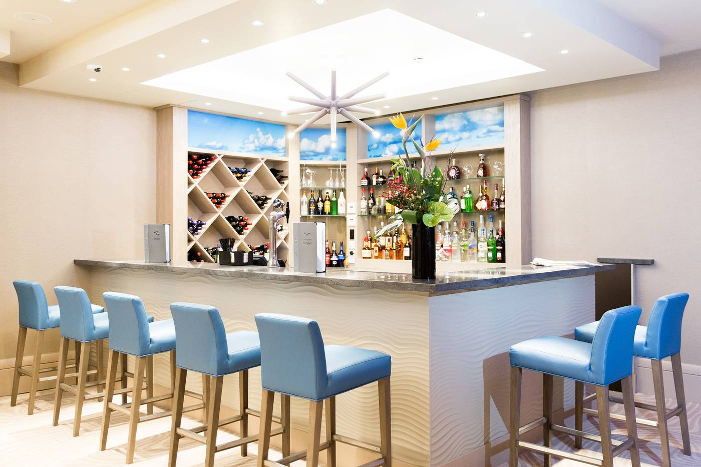 The-Royal-Yacht-Bar-8