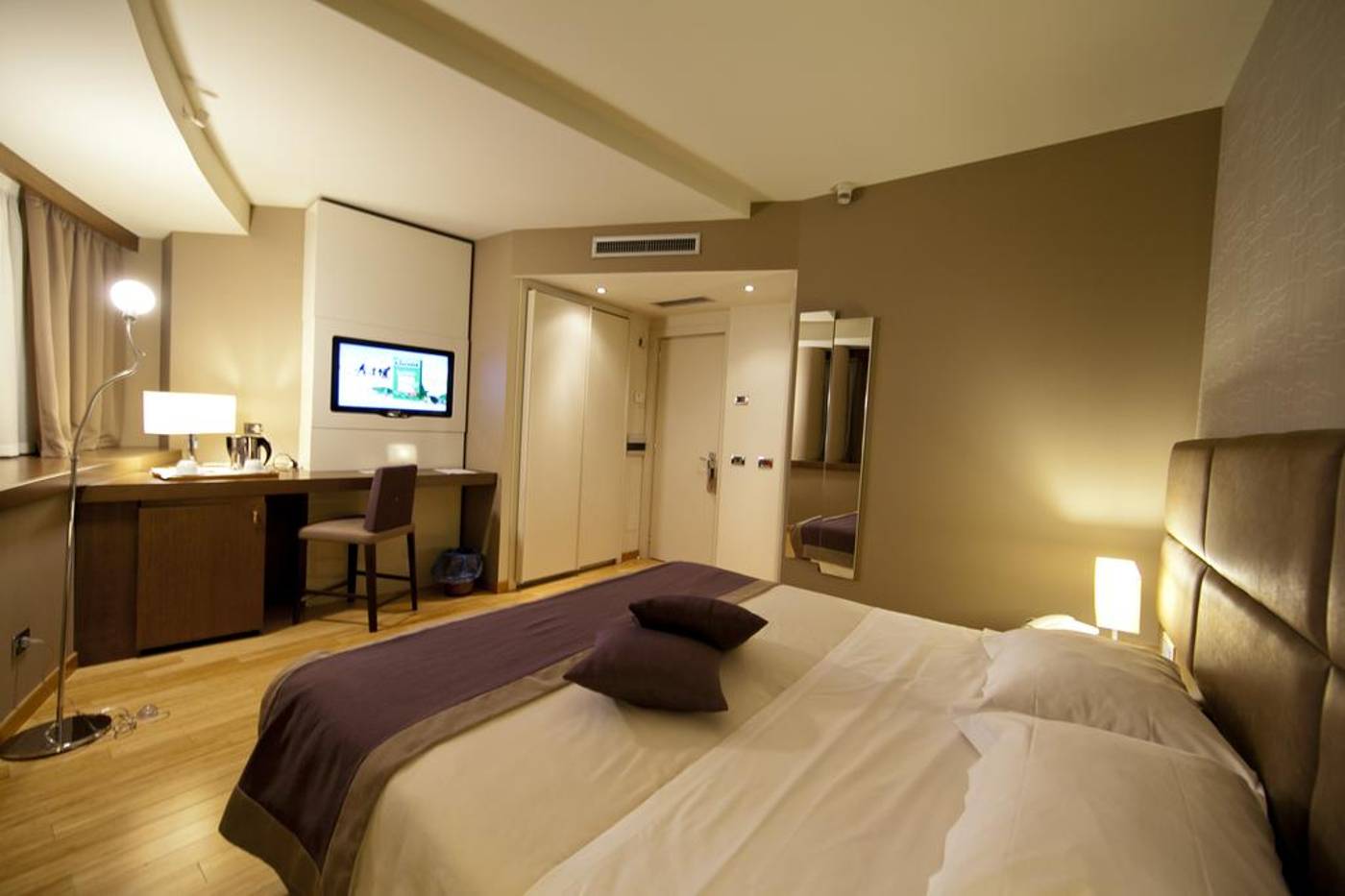 B-B-Hotel-Trapani-Crystal-Room-13