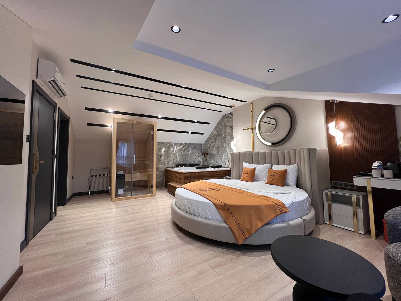 Elysian-Airport-Hotel-Room-2