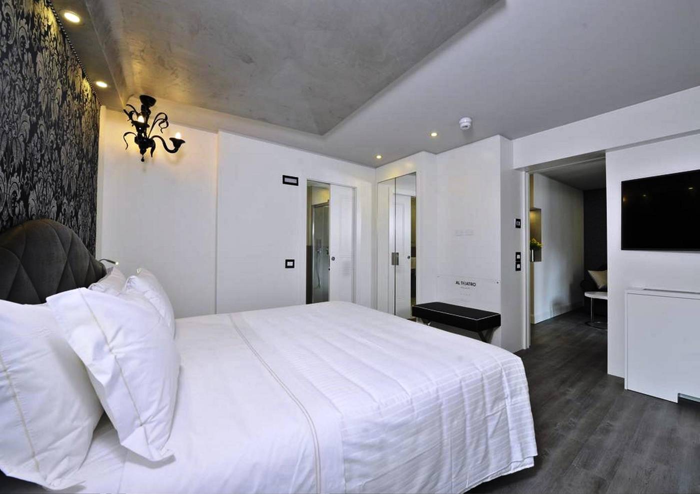 Al-Theatro-Palace-Room-12