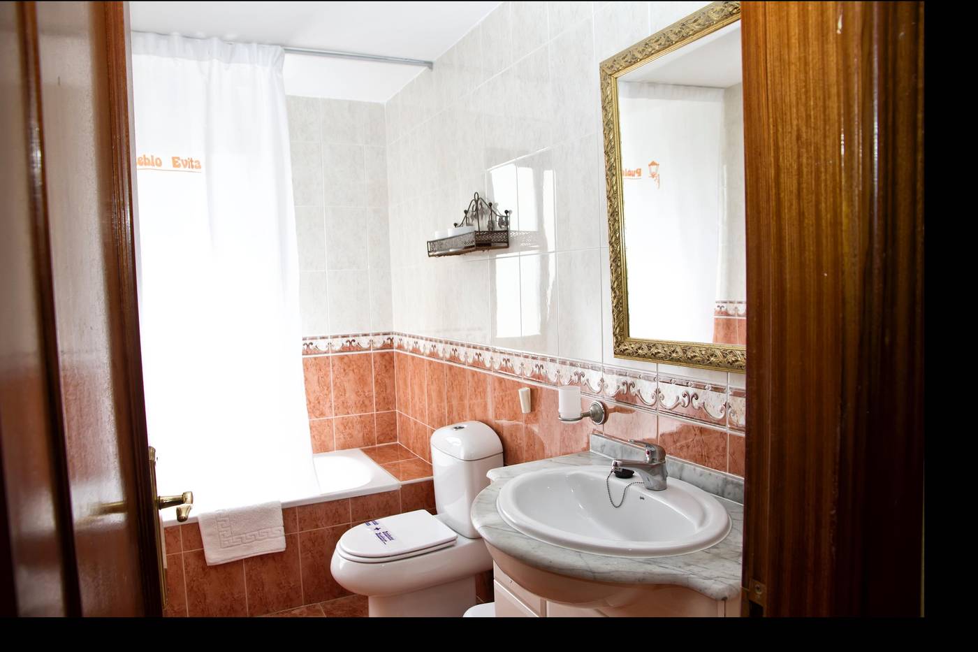 Pueblo-Evita-Club-Room-40