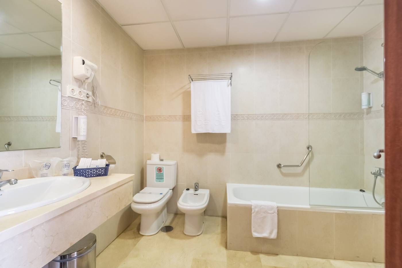 AluaSun-Lago-Rojo-Room-34