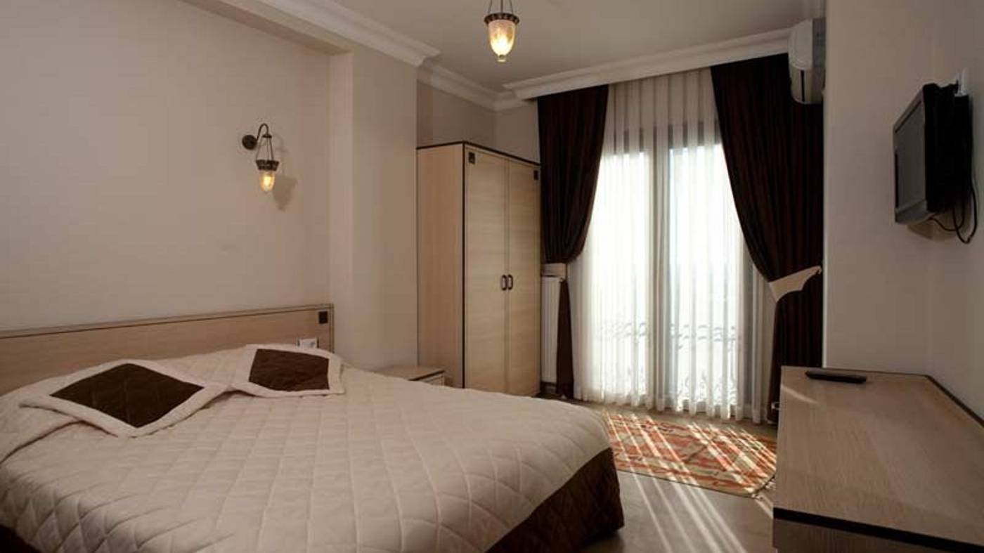 Art-City-Hotel-Room-16