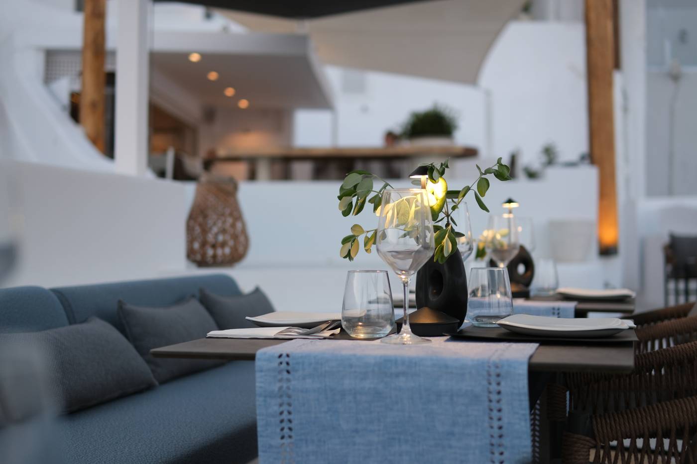 Aqua-Luxury-Suites-Restaurant-9