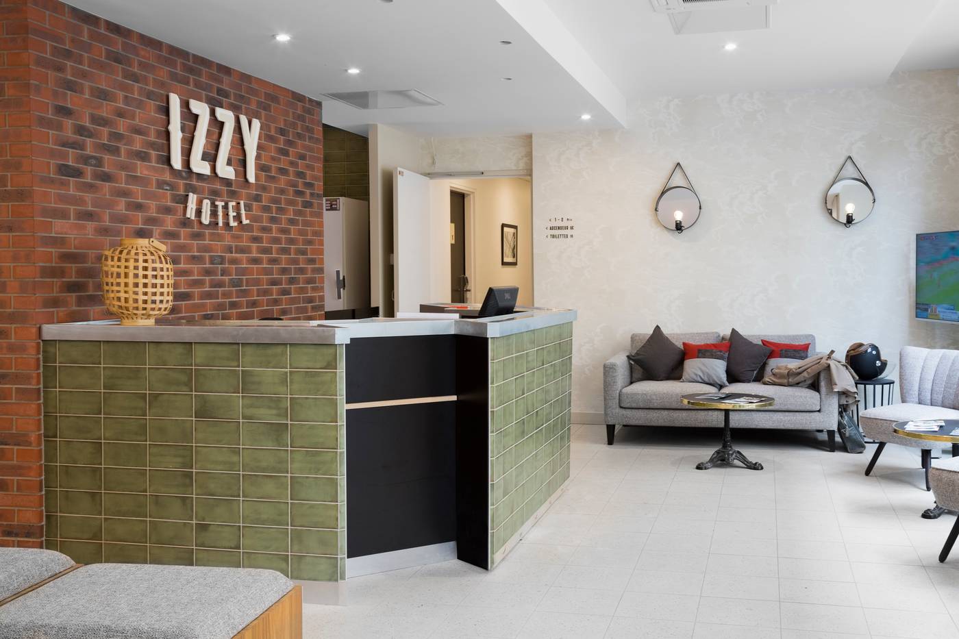 Hotel-Izzy-Lobby-4