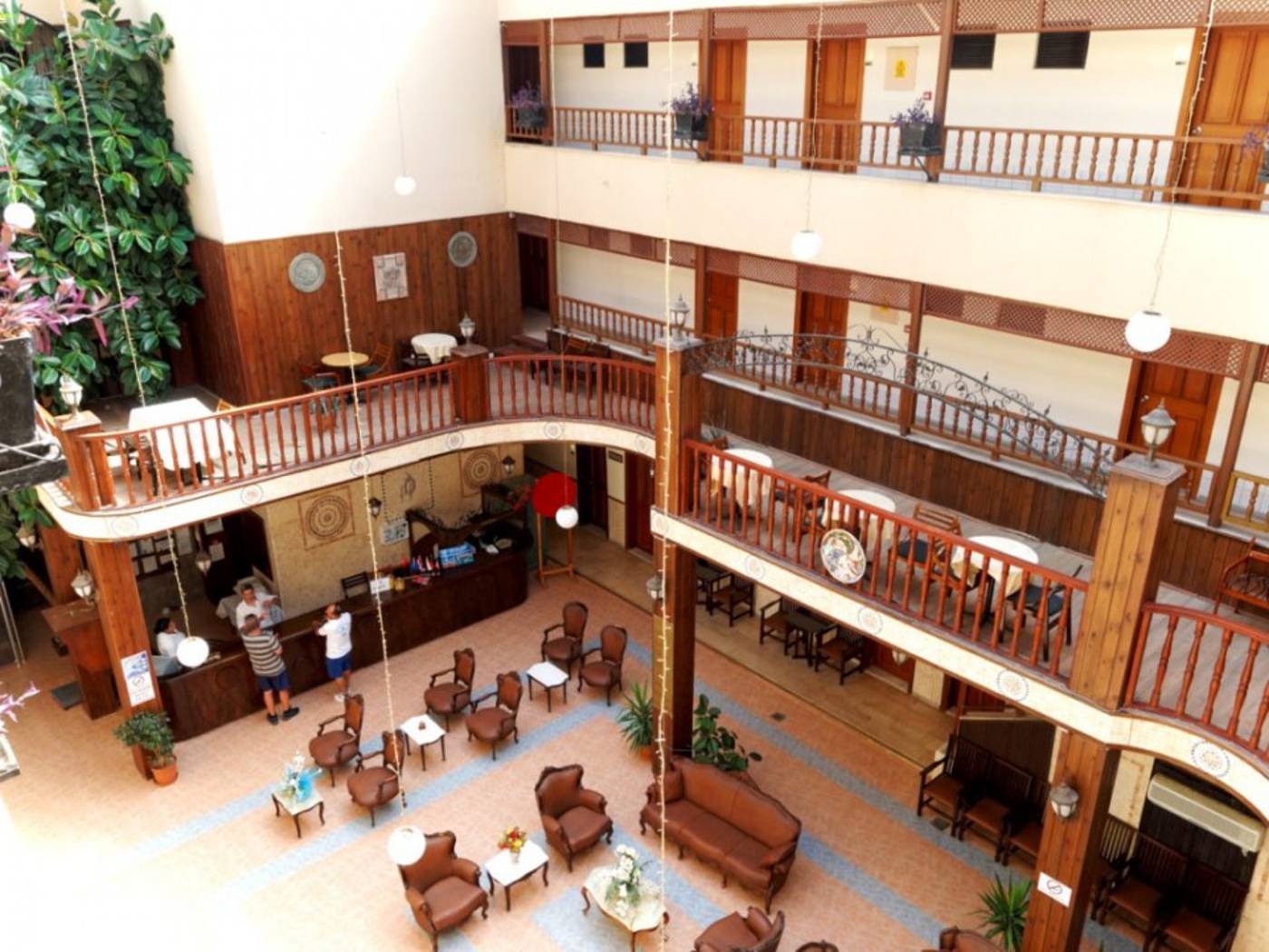 Oz-Can-Hotel---Family-Suites-Lobby-29