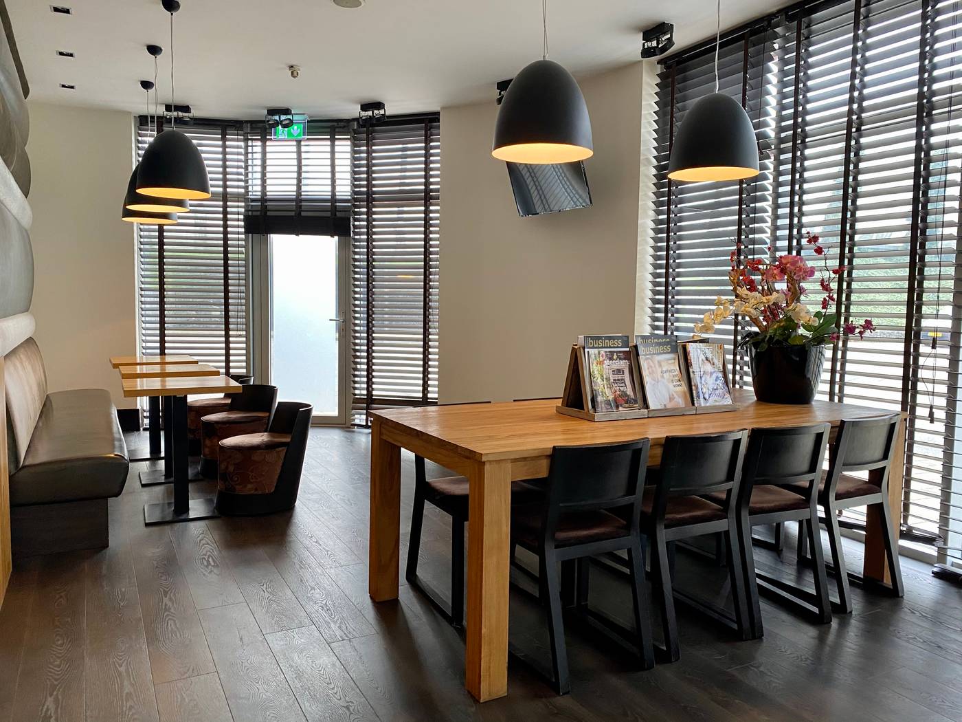 Xo-Hotels-Blue-Tower-Lobby-11