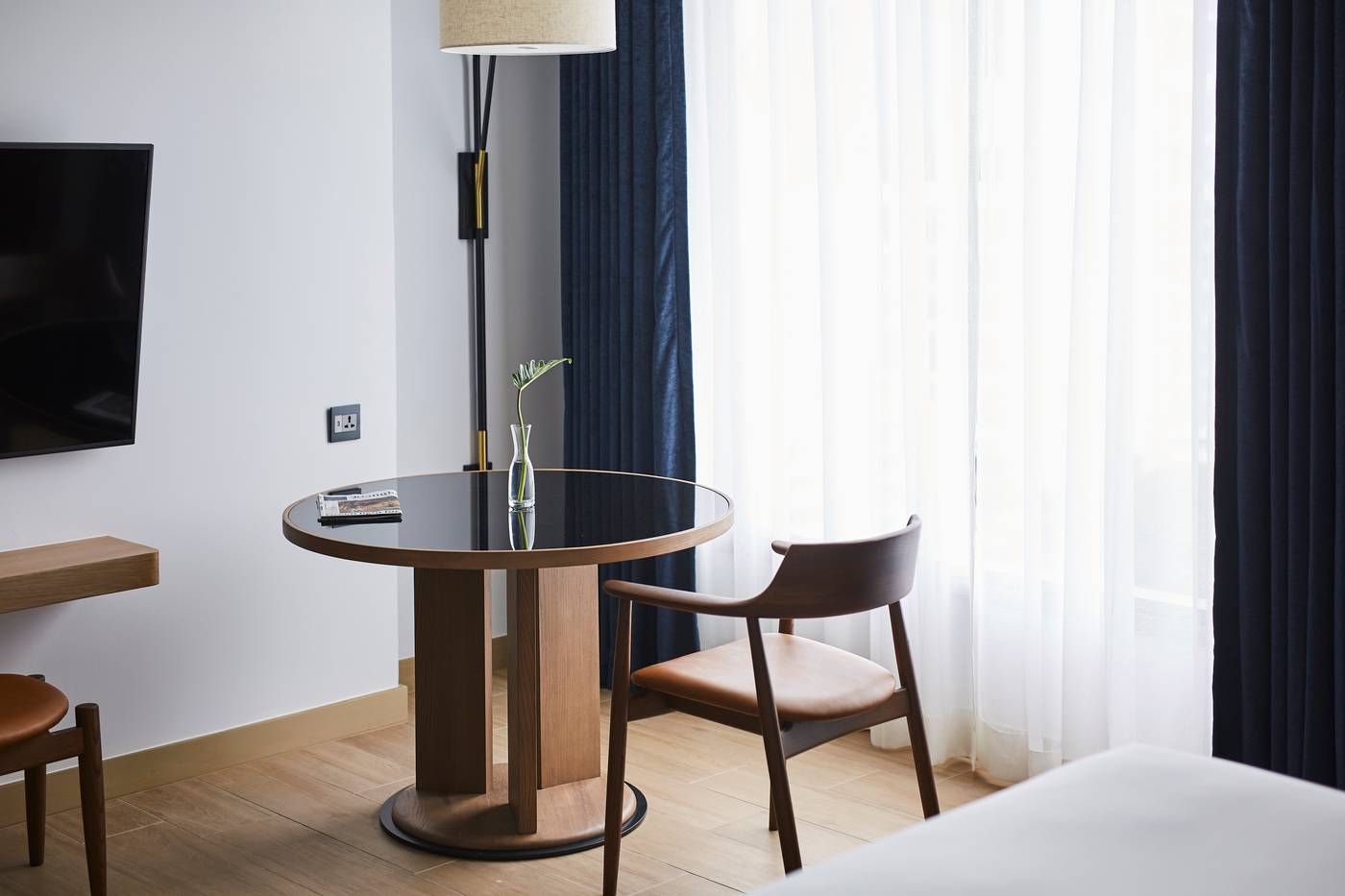 Montien-Hotel-Surawong-Room-38