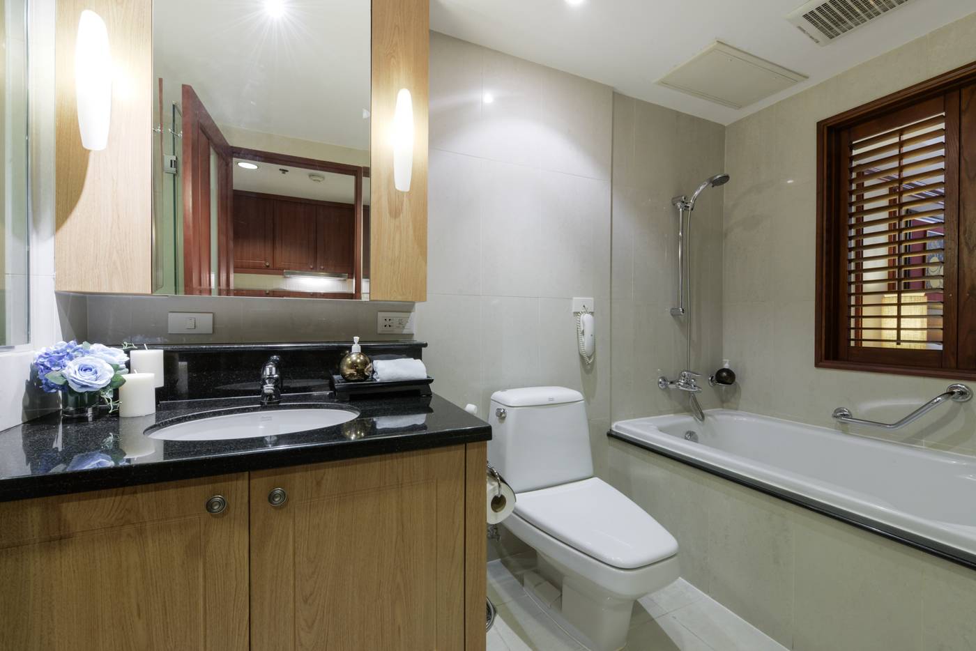 Centre-Point-Sukhumvit-Thong-Lo-Room-42
