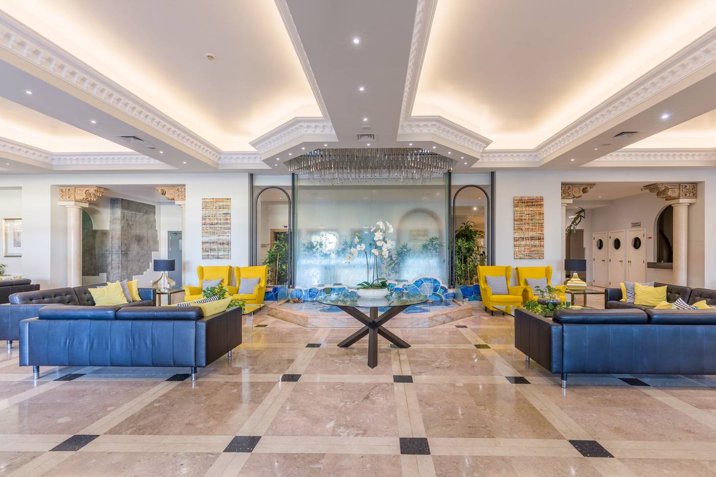 Luna-Hotel-da-Oura-Lobby-40