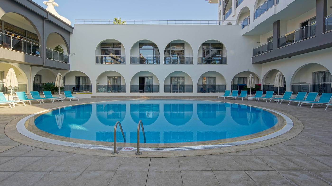 Diamond-Beach-Hotel---SPA-Pool-9