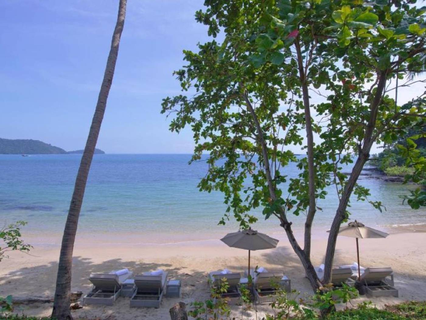 Amatara-Wellness-Resort-Beach-52