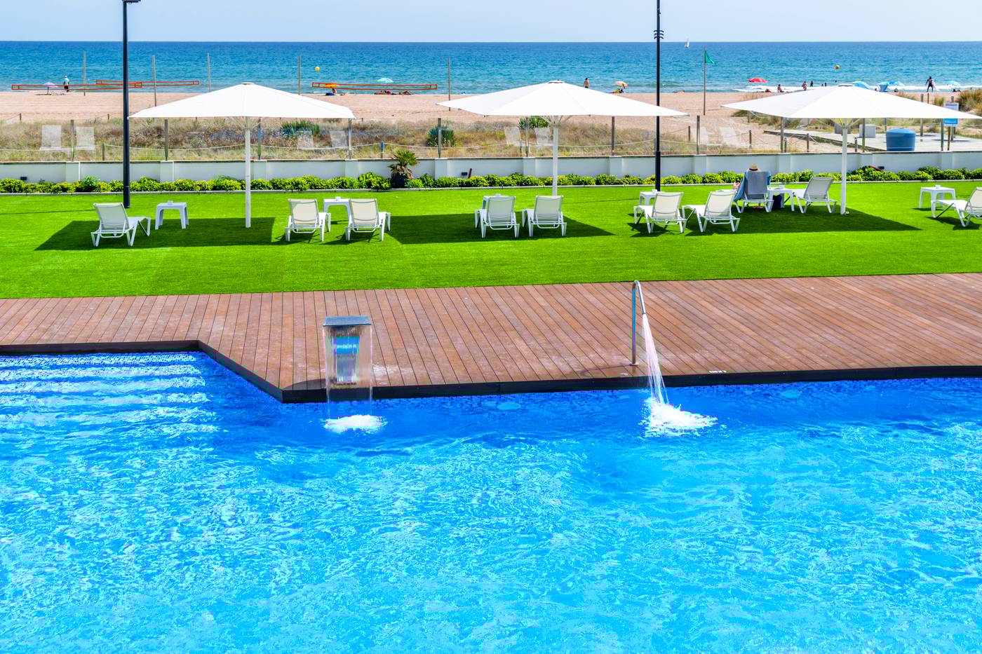 Apartamentos-Playa-De-Castelldefels-Pool-58