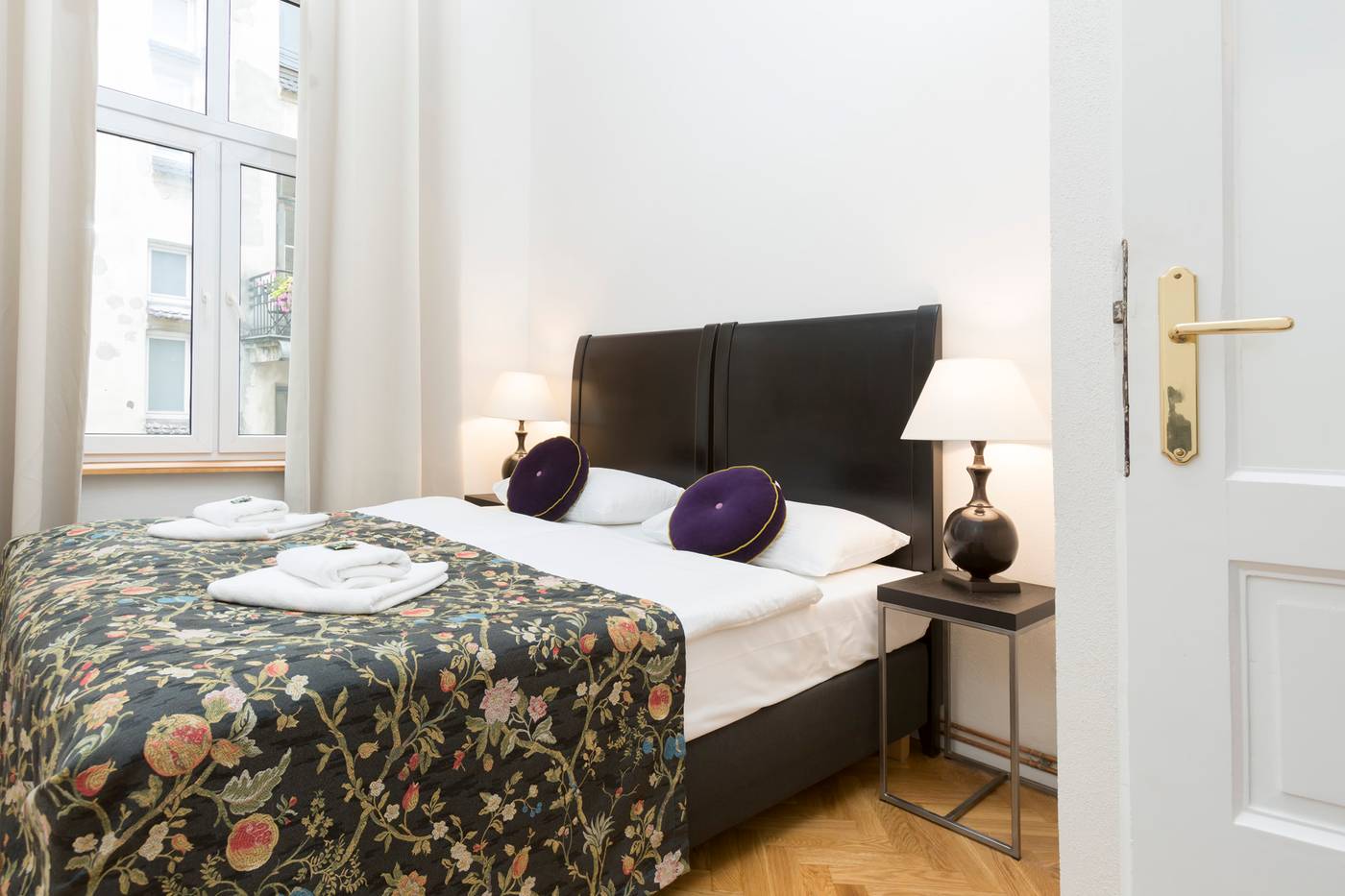 Antique-Apartments-Plac-Szczepanski-Room-23