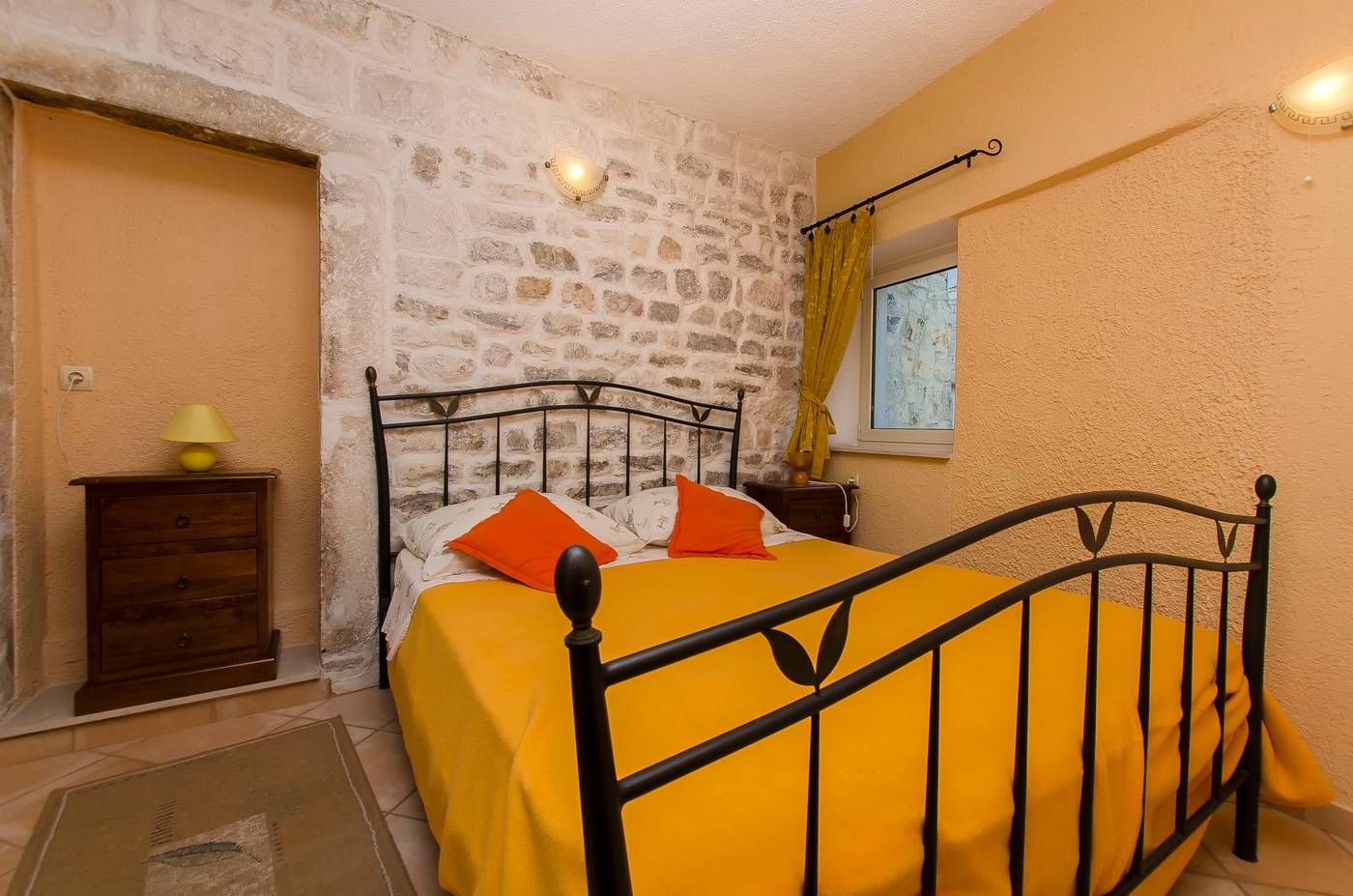 Palace-Derossi-Room-18