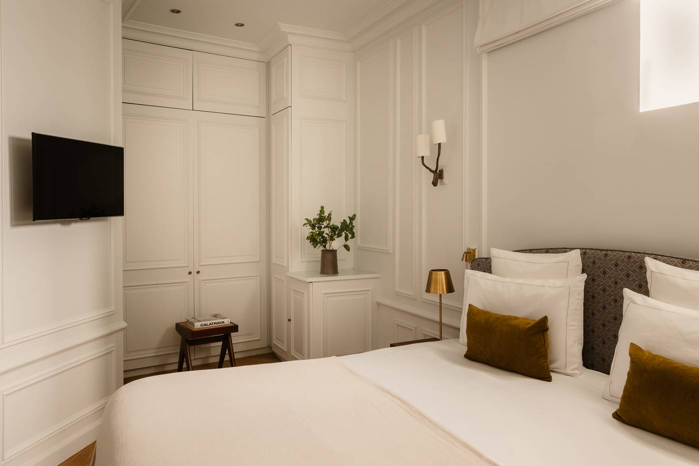 Hotel-Bourgogne---Montana-Room-25