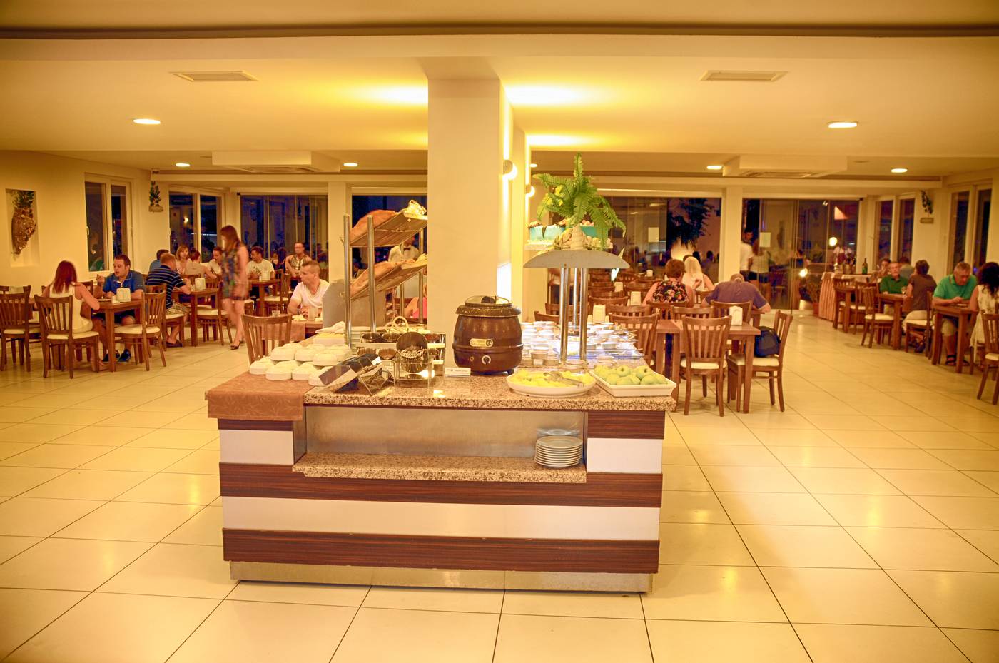 Club-Hotel-Shark-Restaurant-18