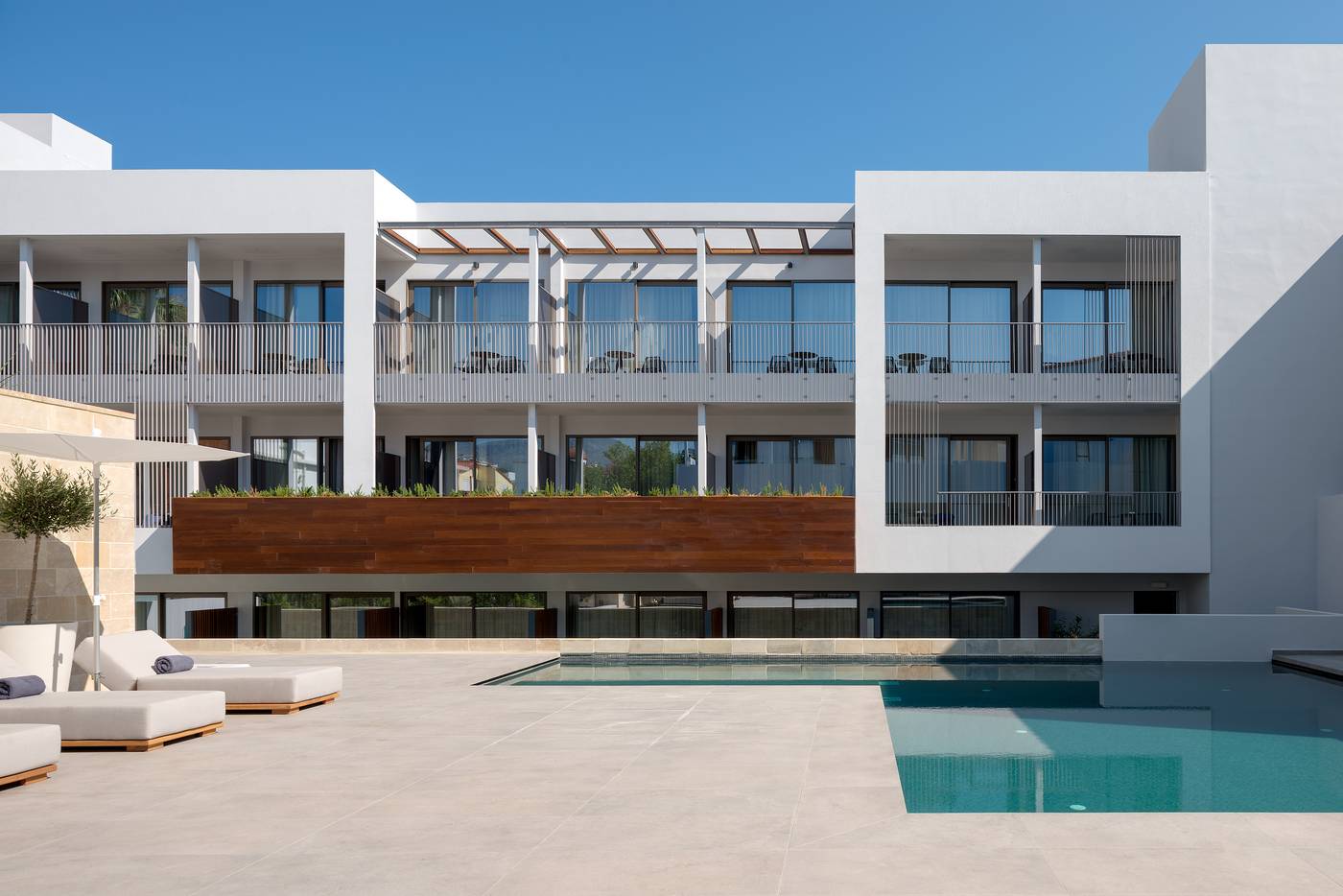 Ikones-Seafront-Luxury-Suites---Adults-Only-Pool-2