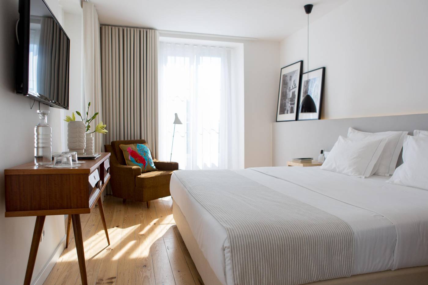 The-8-Down-Town-Suites-Room-3