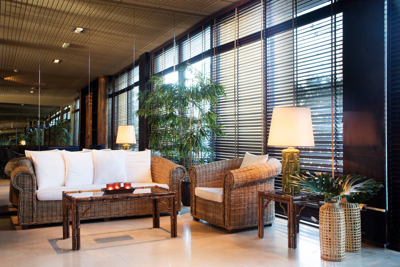 Luna-Club-Lobby-44