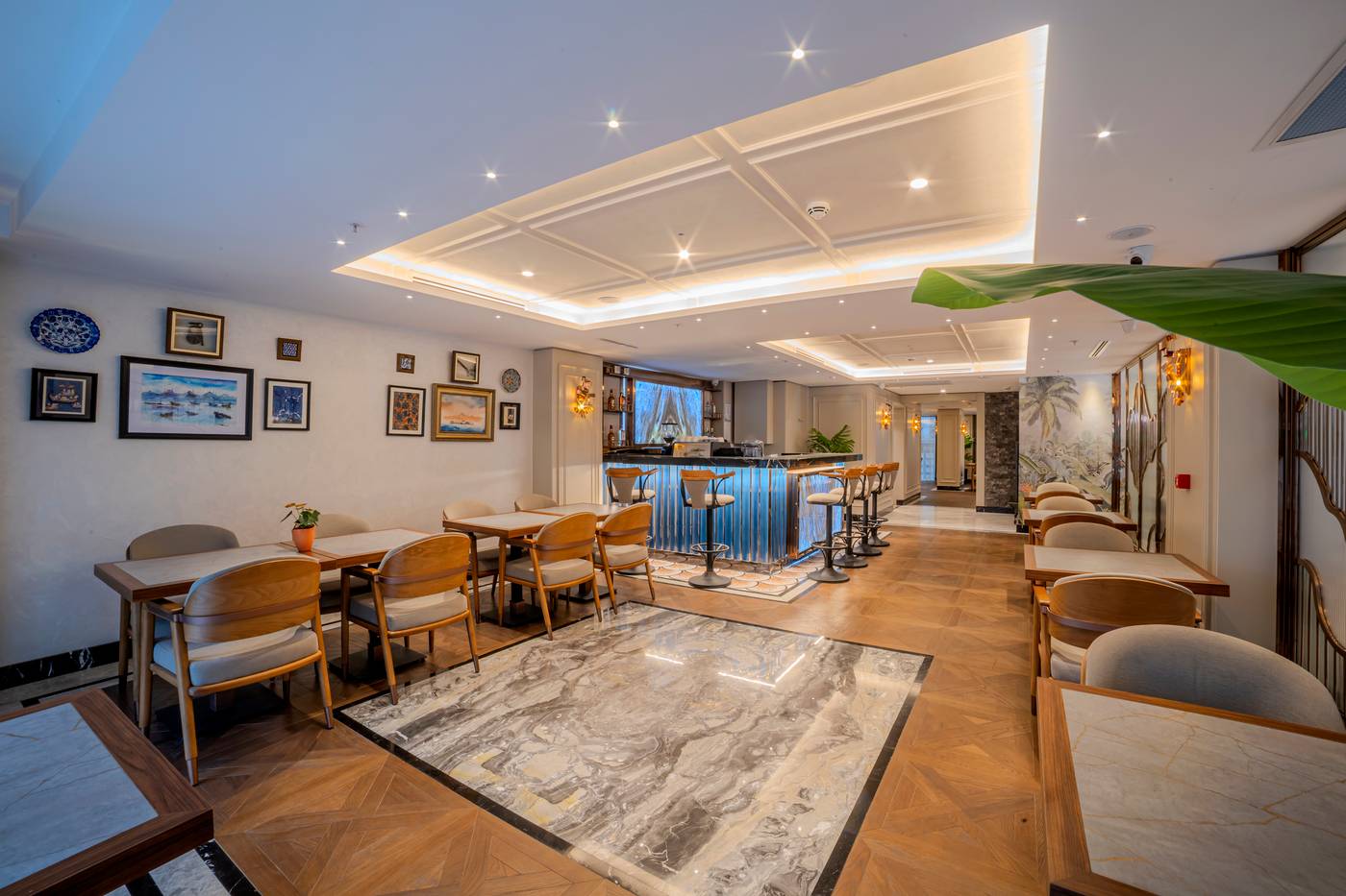 Grand-Hilarium-Hotel-Lobby-2