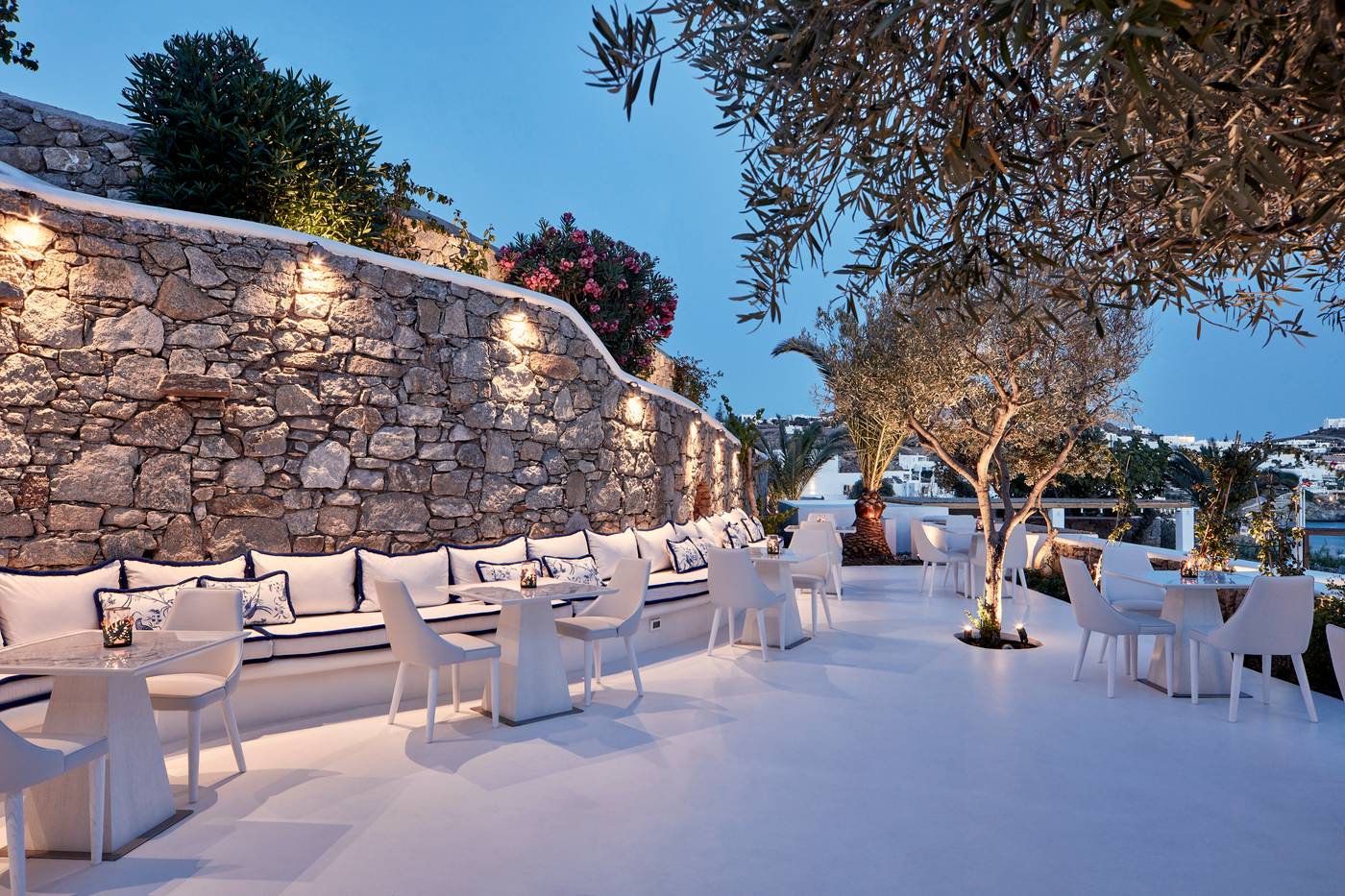 Katikies-Mykonos---The-Leading-Hotels-Of-The-World-Restaurant-14