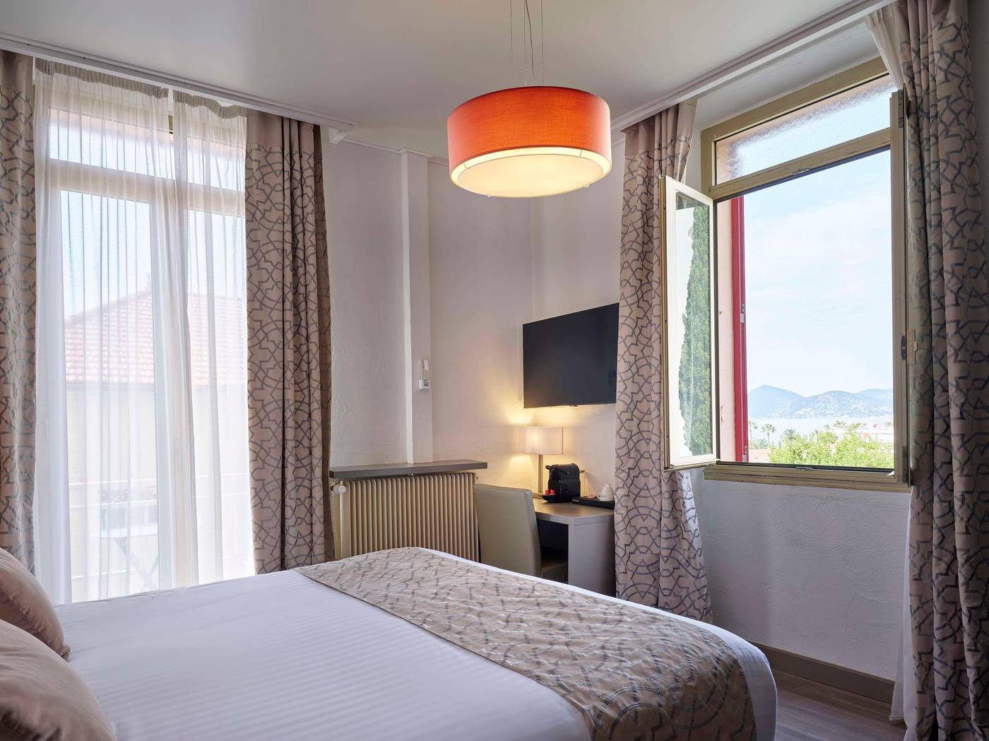 Hotel-Des-Orangers-Room-37