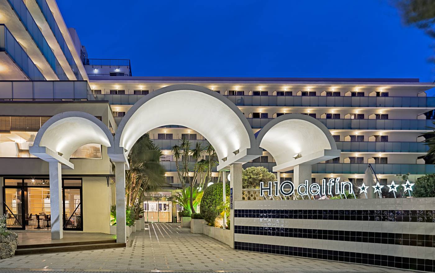 H10-Delfin---Adults-Only-General-view-12