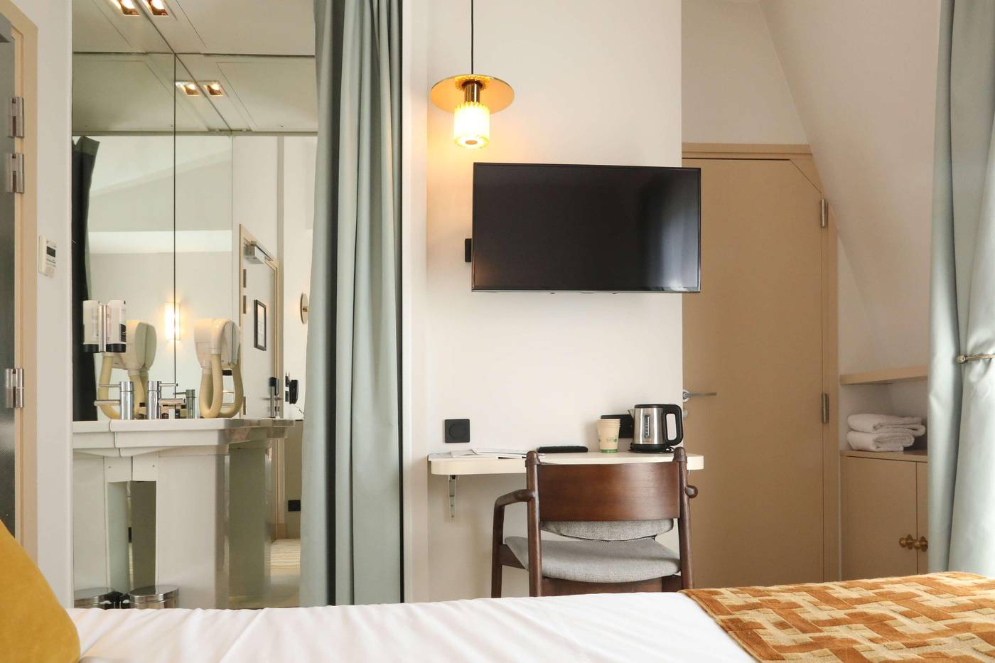 The-Five-Hotel-Paris-Quartier-Latin-Room-21