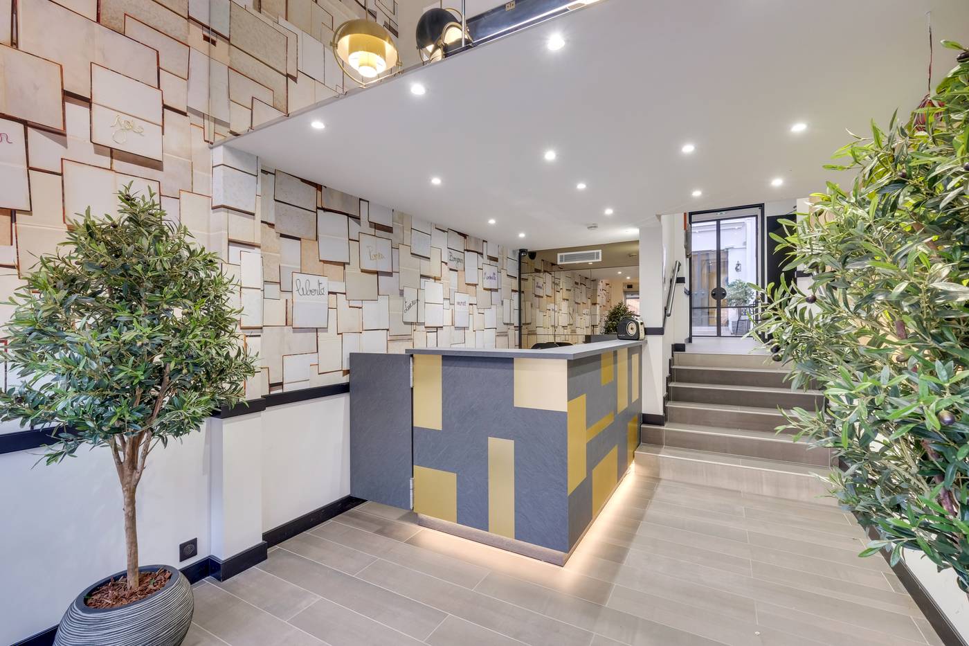 Hotel-Nord-Et-Champagne-Lobby-11