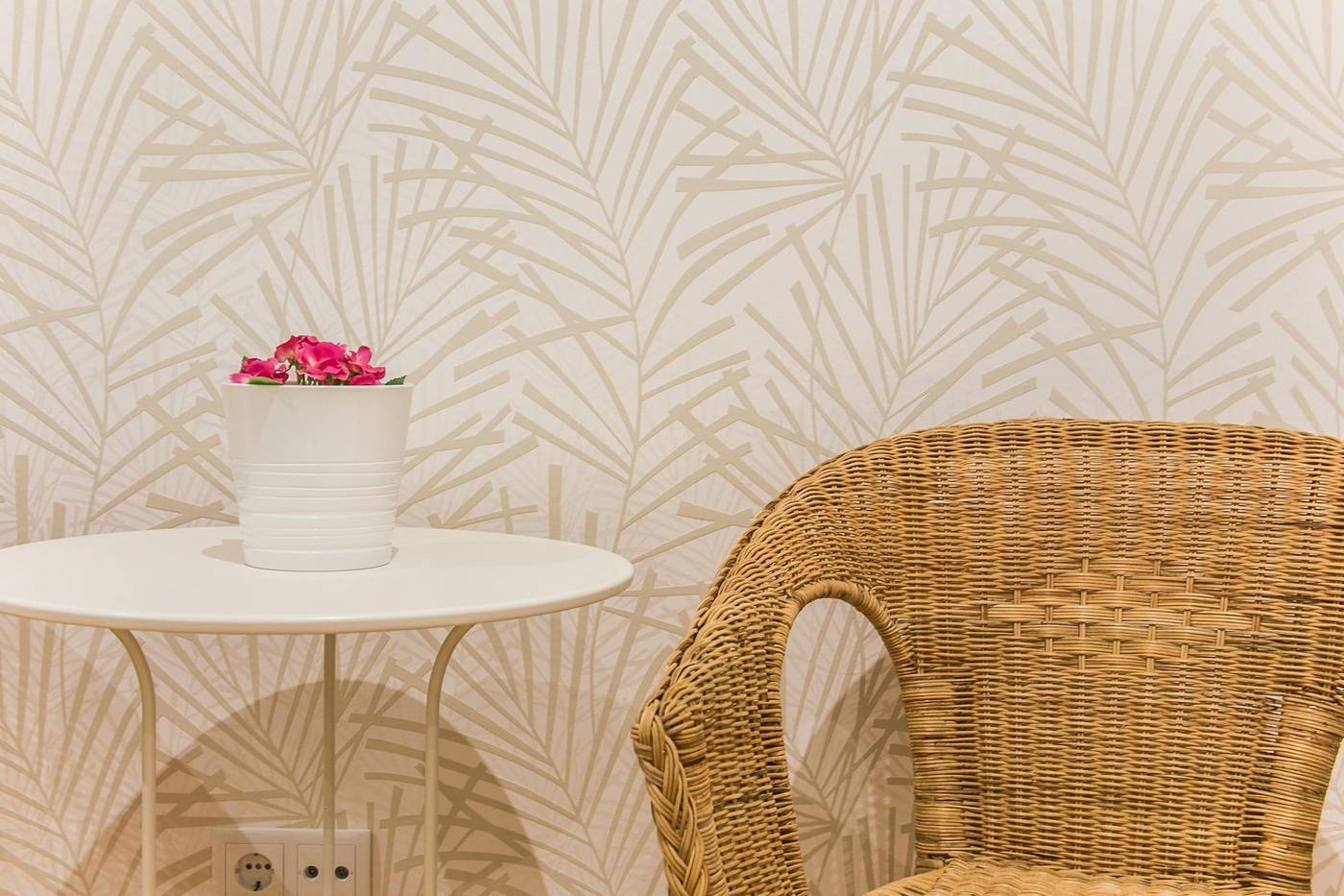 Home-Out-Rooms---Apartments-Room-7