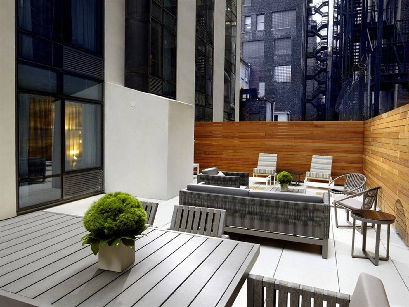 Hilton-Garden-Inn-New-York-Times-Square-North-Terrace-52