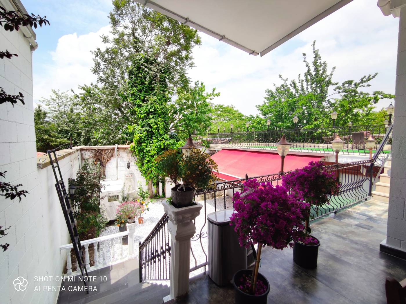 Solomon-s-Mansion-Hotel-Terrace-3