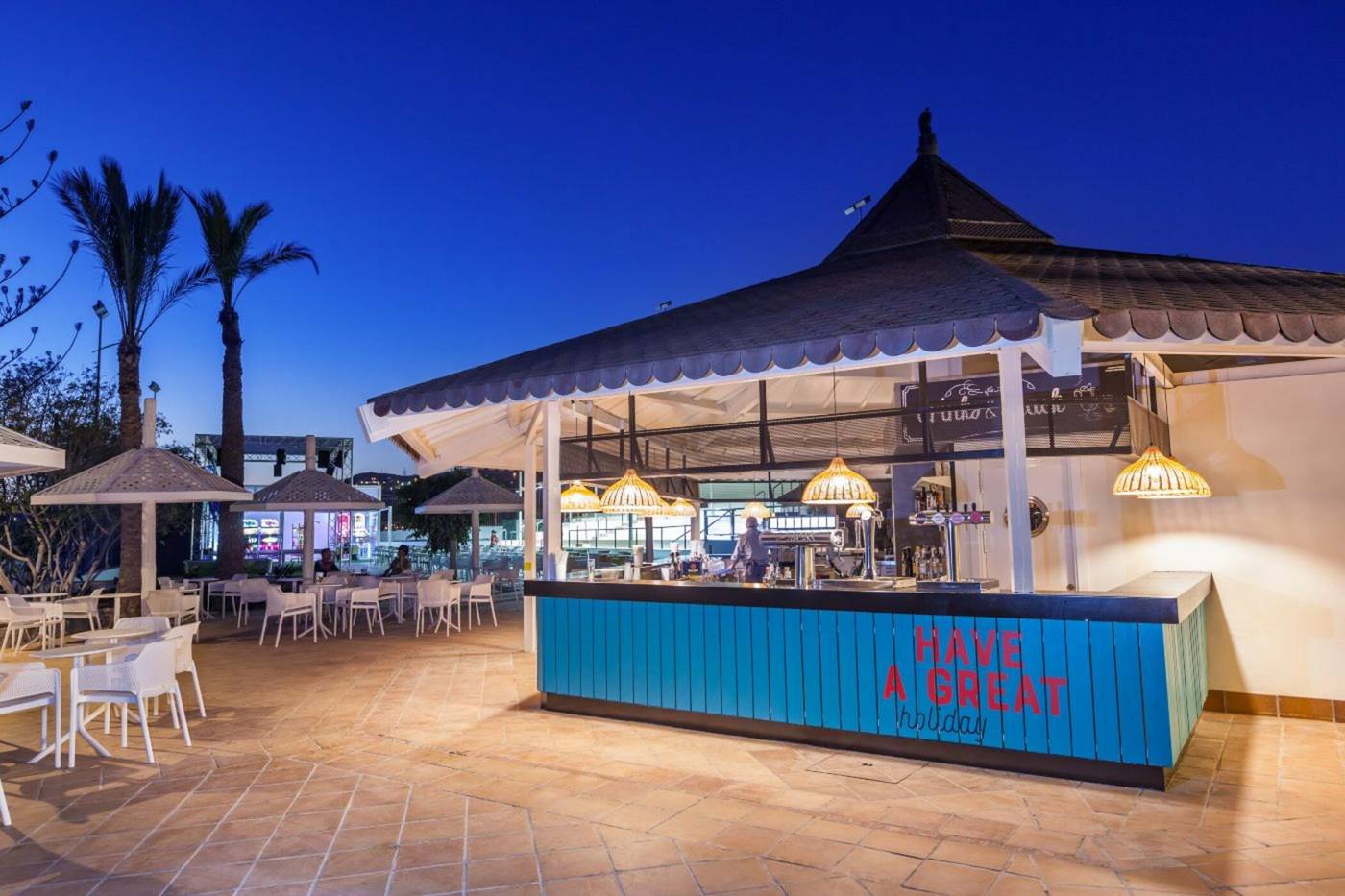 Abora-Interclub-Atlantic-by-Lopesan-Hotels-Restaurant-16