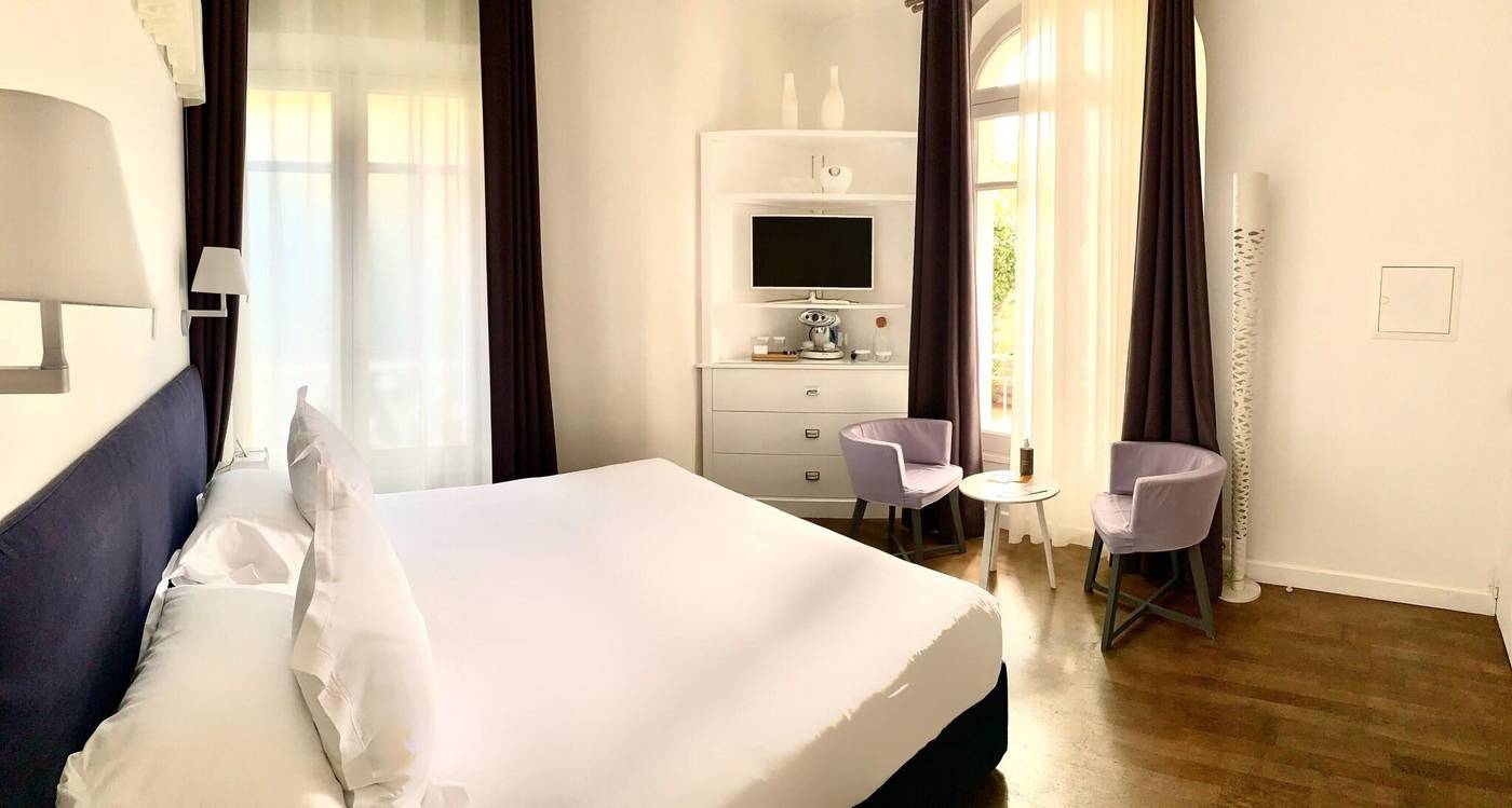 White-1921-Saint-Tropez-Room-23