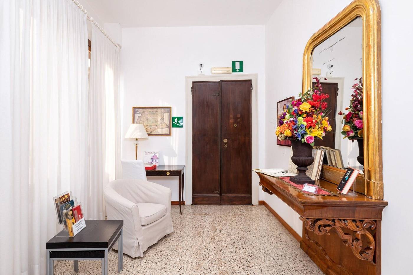 Residence-Ca--Foscolo-Lobby-27