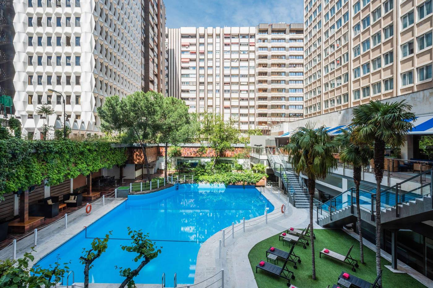 Melia-Castilla-Pool-82