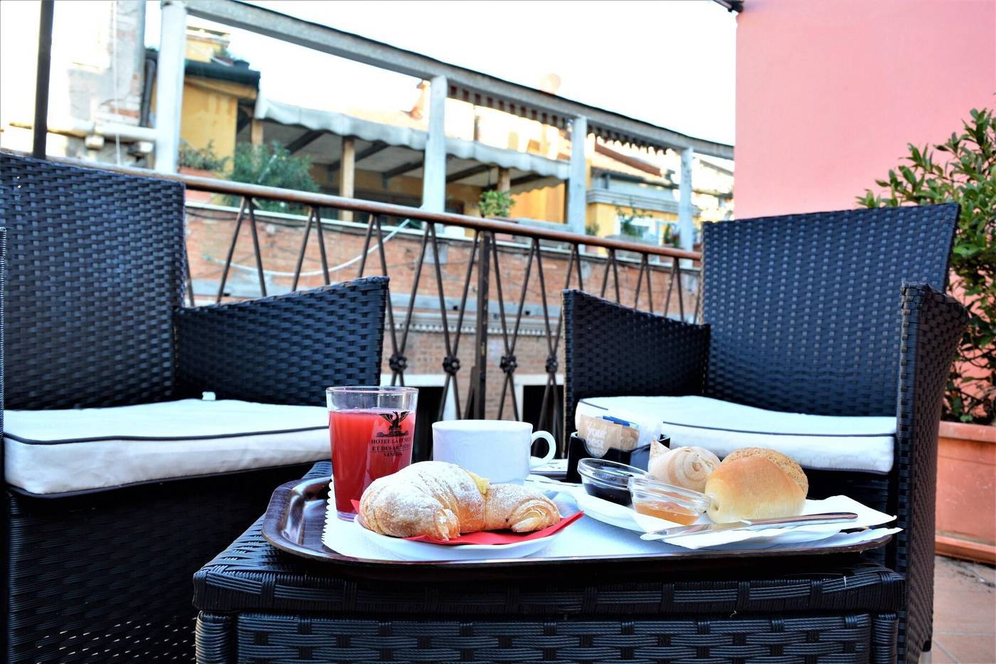 La-Fenice-et-des-Artistes-Room-79