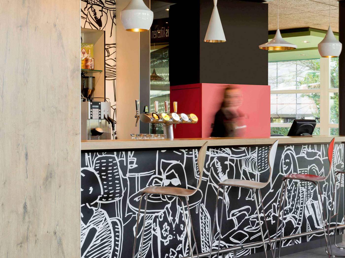 Ibis-Geneve-Aeroport-Bar-8