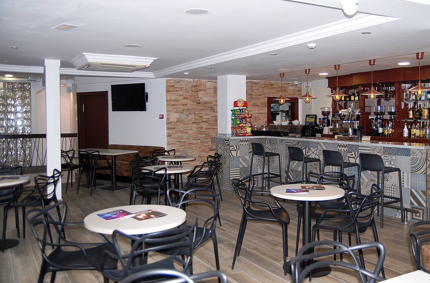 Queens-Hotel---Adult-Only-Bar-15