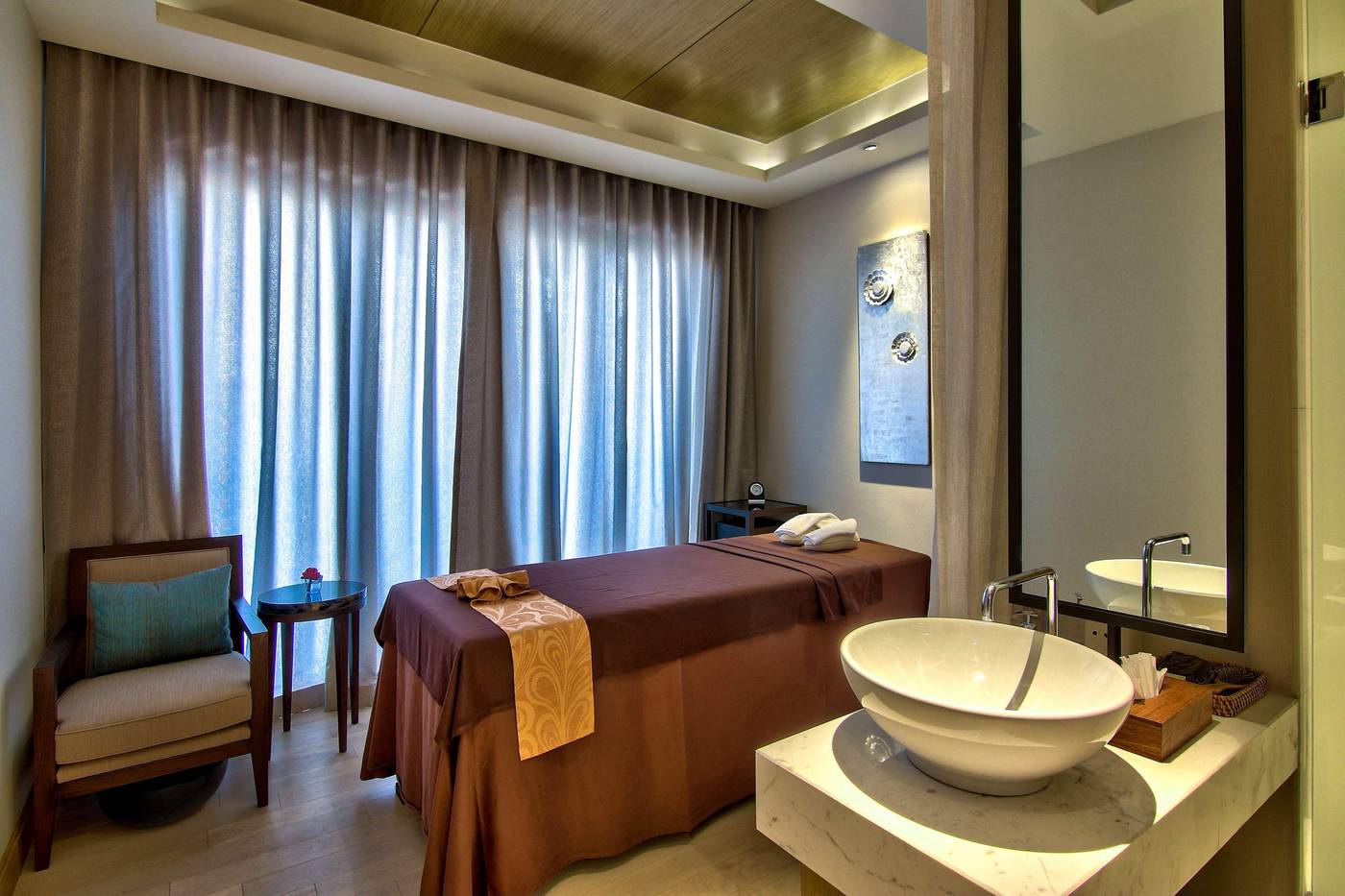 Radisson-Blu-Plaza-Bangkok-Sports-and-Entertainment-52