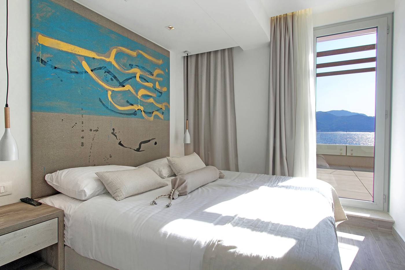 Kalamota-Beach-House-Room-6