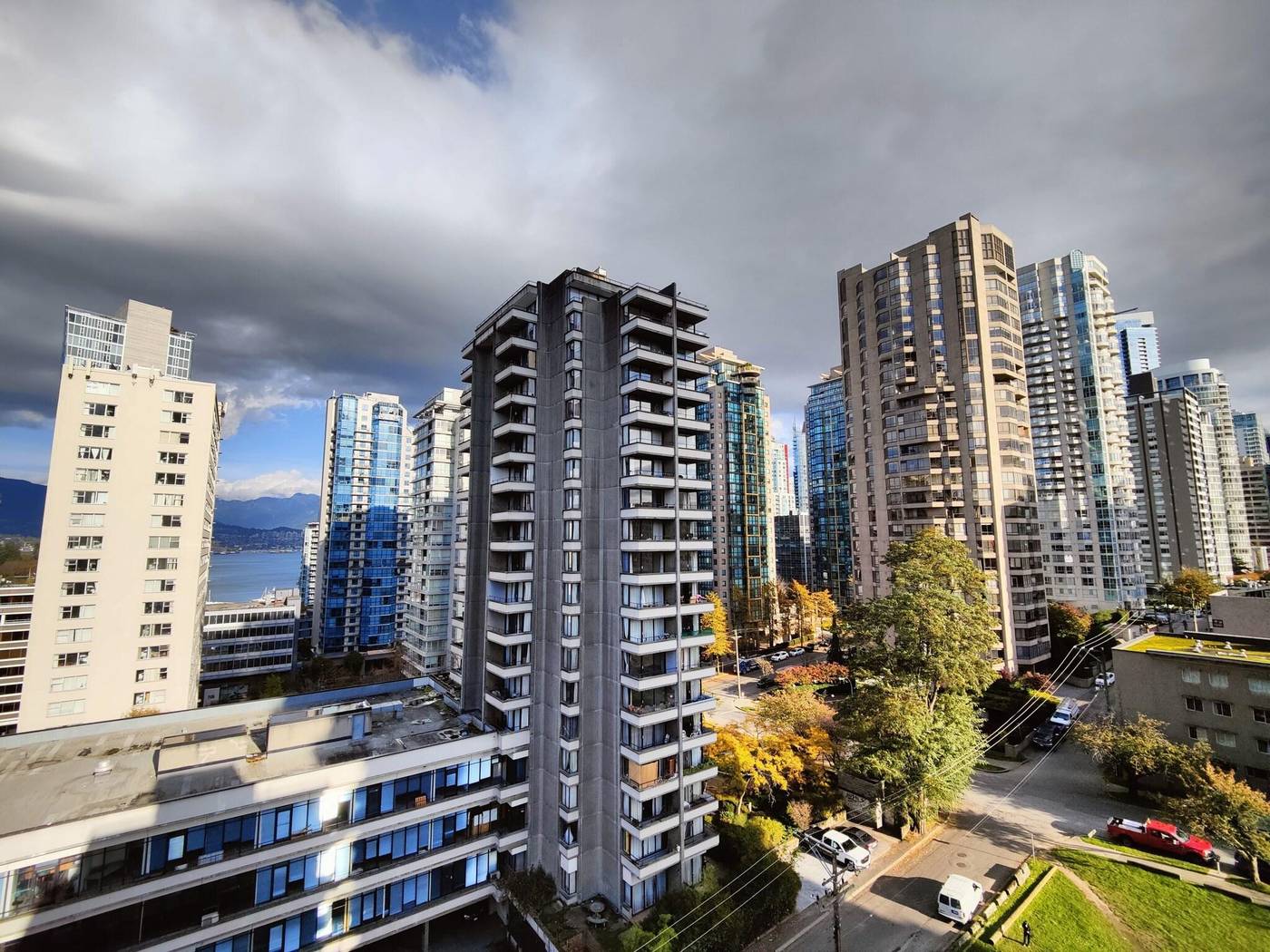 Divya-Sutra-Suites-on-Robson-Downtown-General-view-3