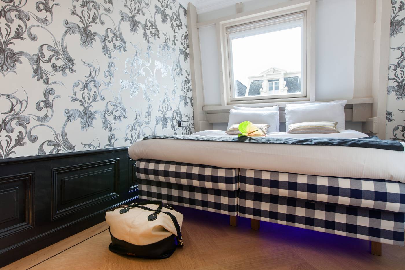 Amsterdam-Canal-Hotel-Room-24