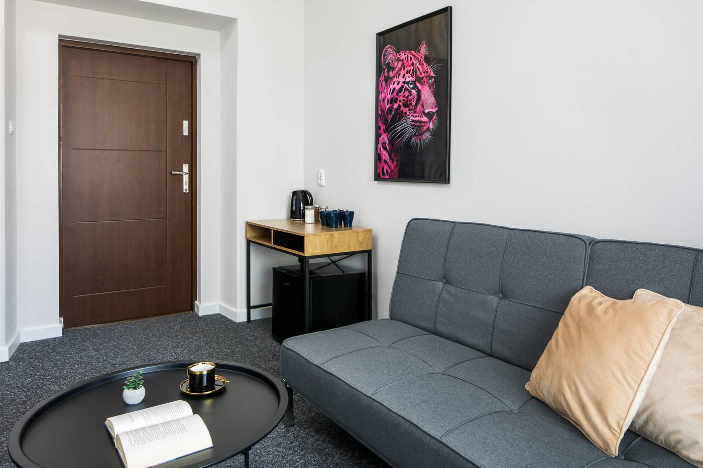 Green-Avenue-Apartments-Room-3