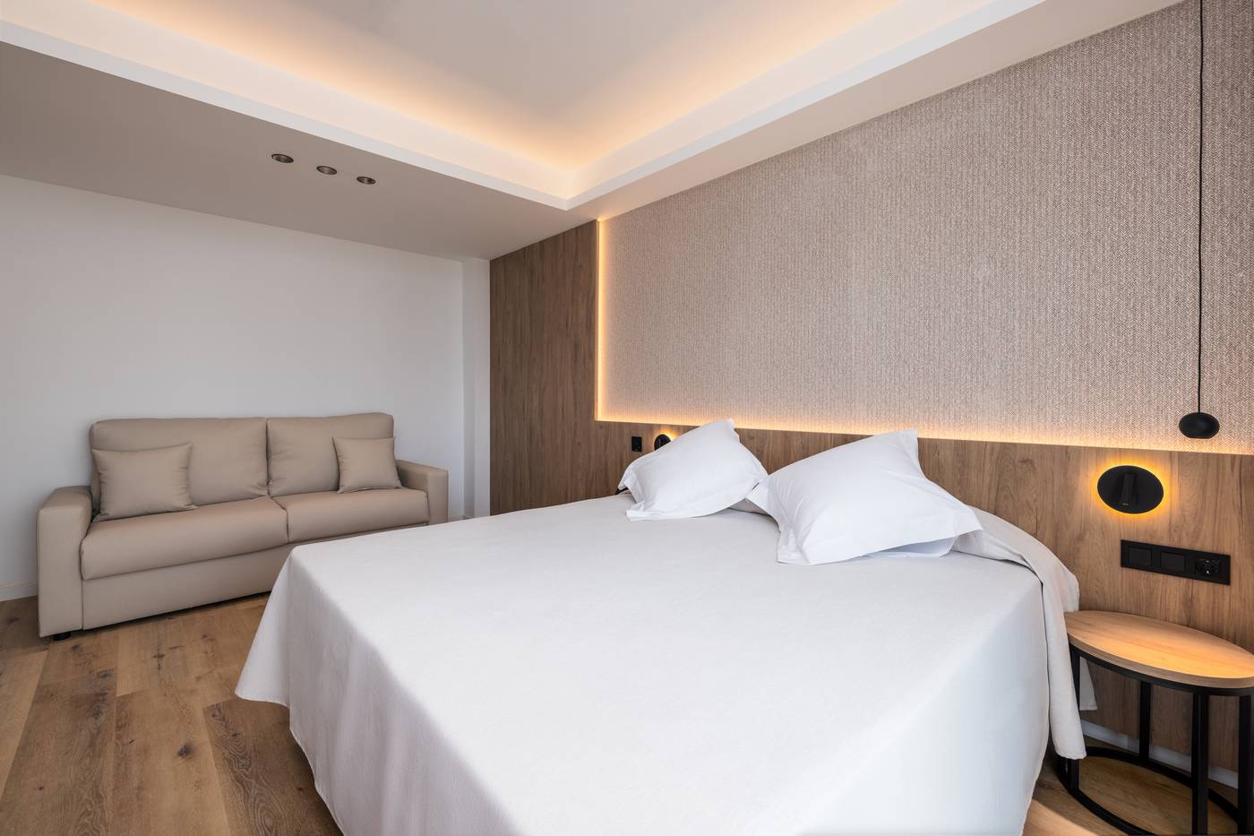 Ohtels-Gran-Hotel-Almeria-Room-14