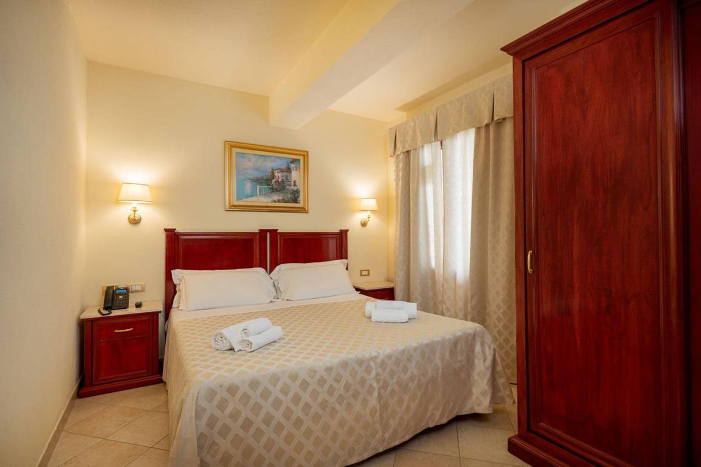 Hotel-Regina-Elena-Room-8