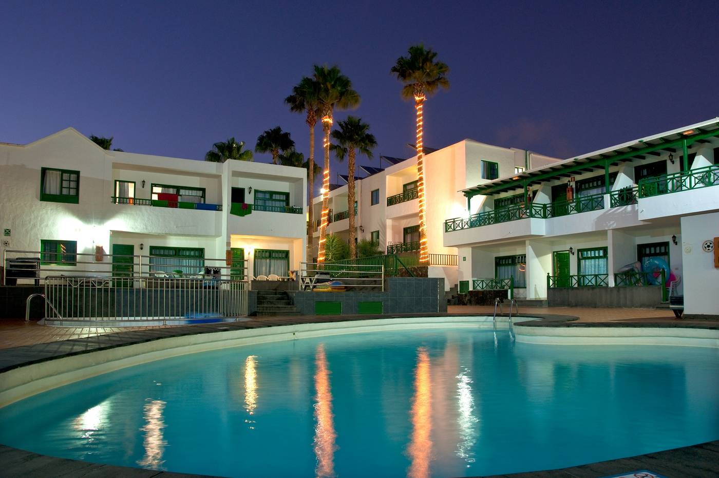 Elena-Apartamentos-Pool-6