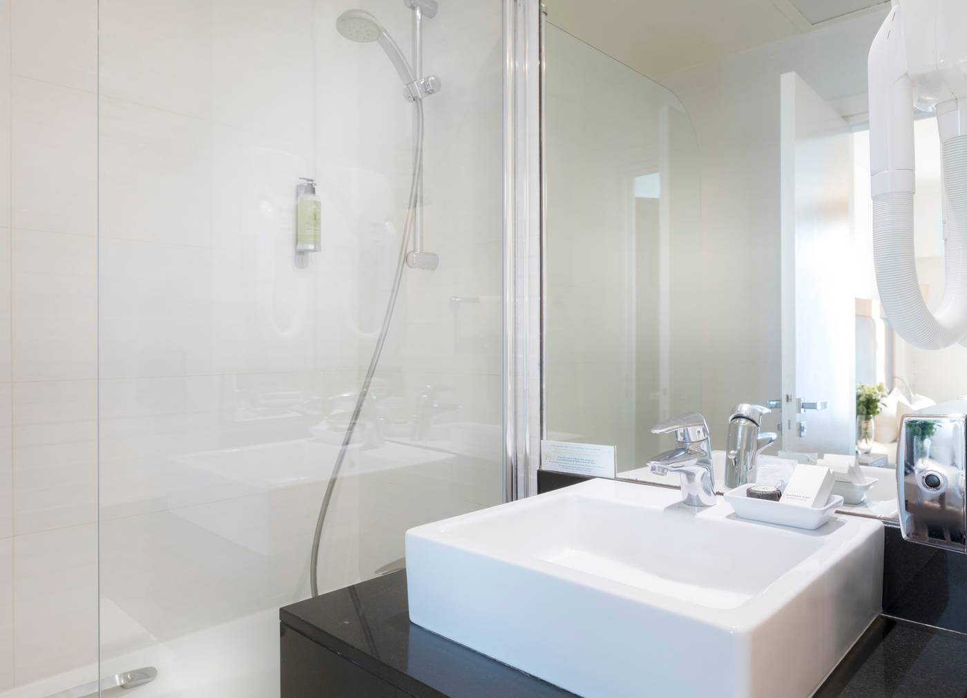 Elysees-Ceramic-Room-46